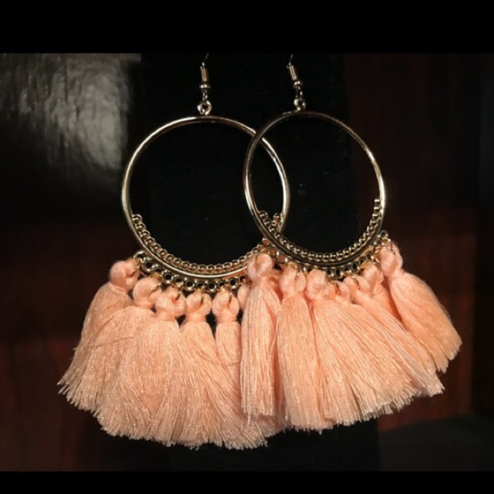 ANY PAIR UNDER $25 R 4 FOR $20 Gold plated peach Tassel earrings With 4in hang.